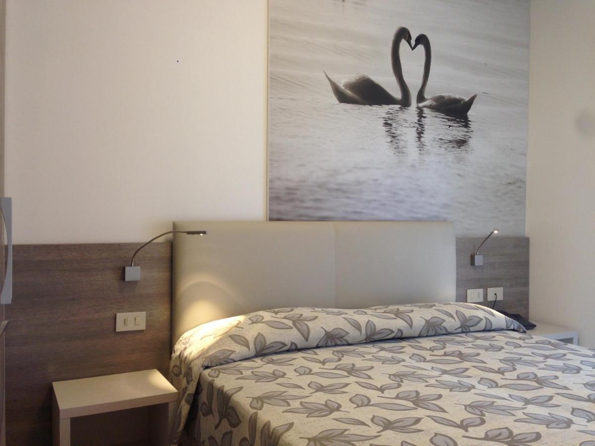 Hotel Lux Caorle Bagian luar foto