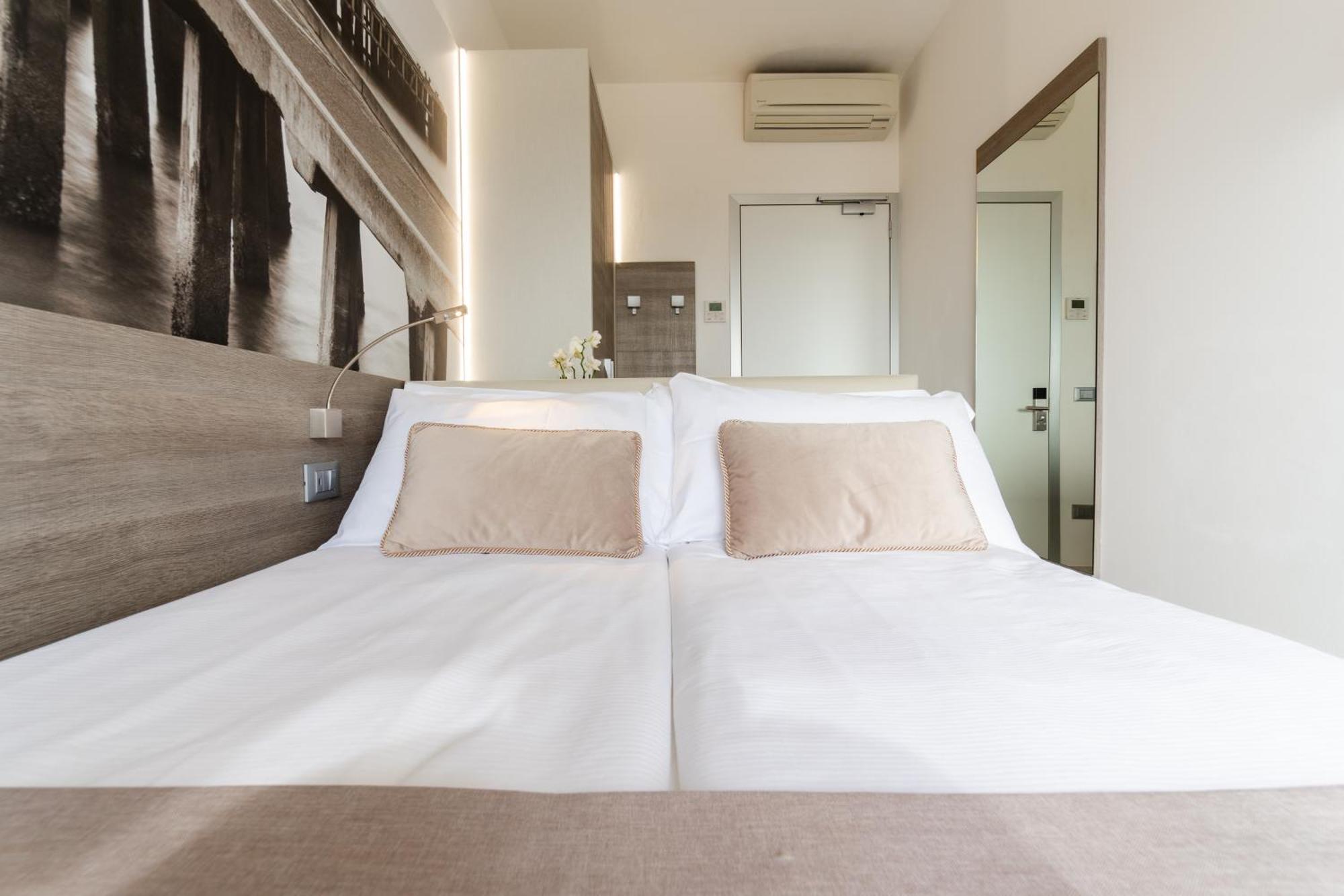 Hotel Lux Caorle Bagian luar foto