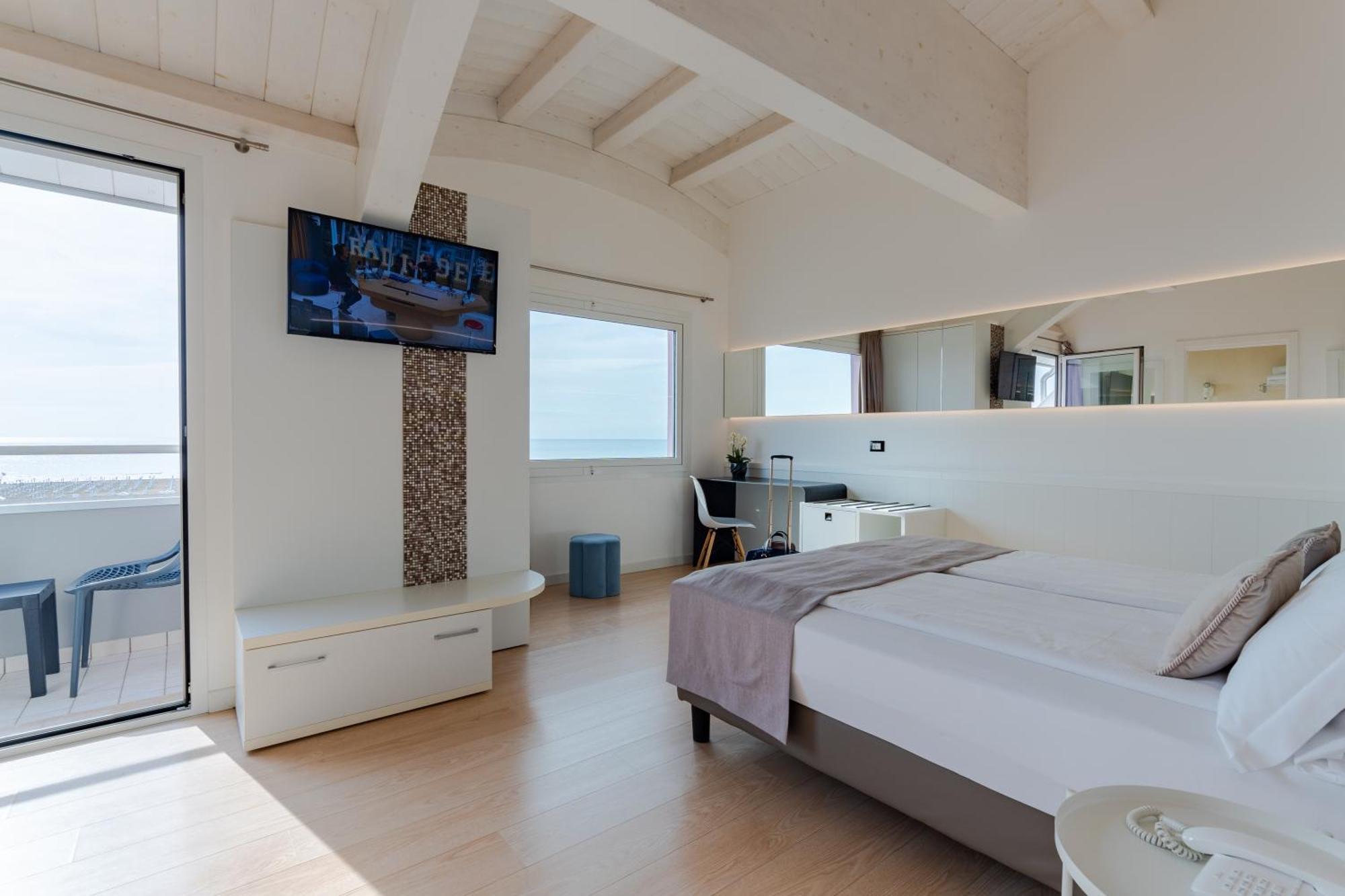 Hotel Lux Caorle Bagian luar foto