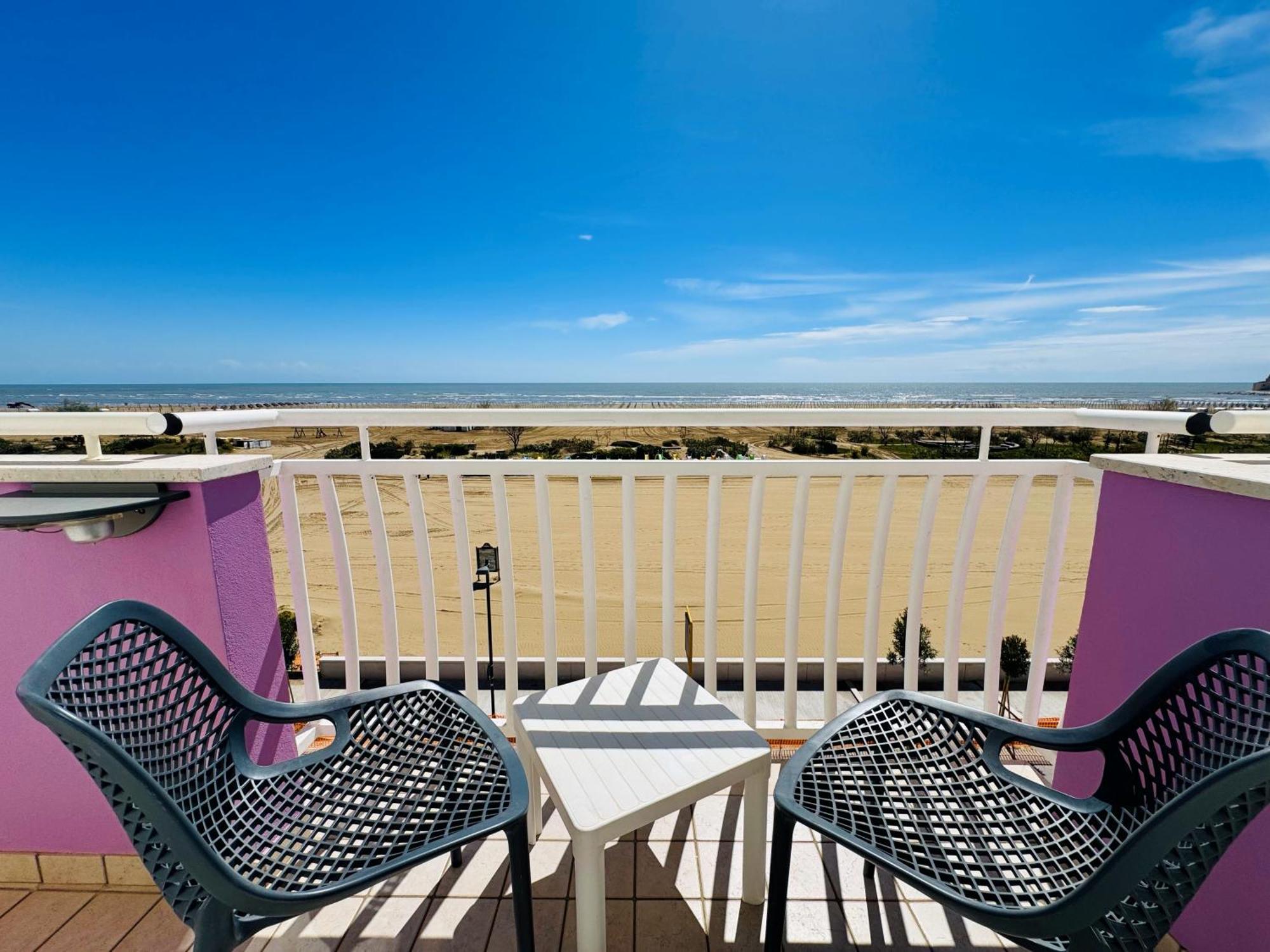 Hotel Lux Caorle Bagian luar foto