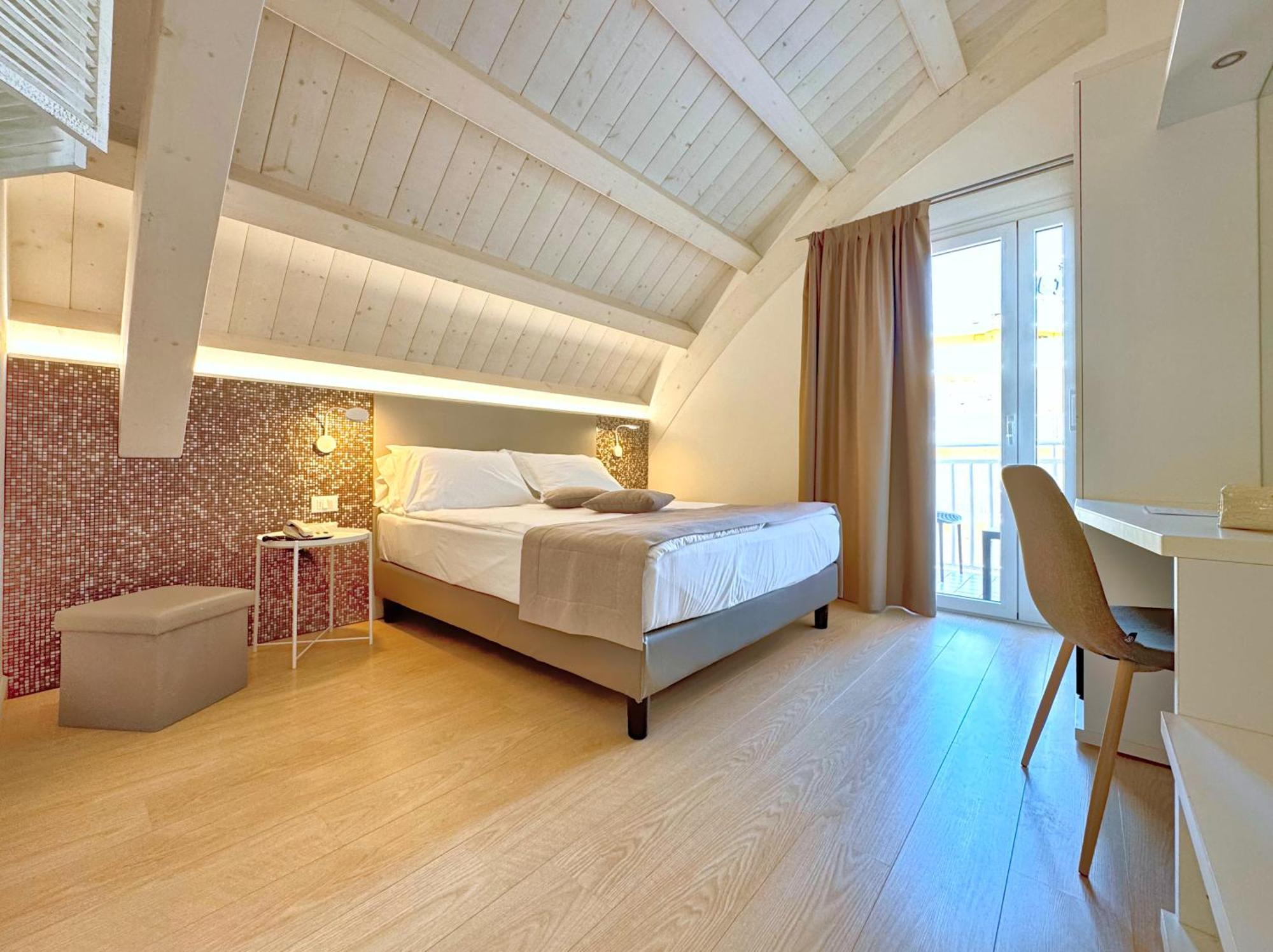 Hotel Lux Caorle Bagian luar foto