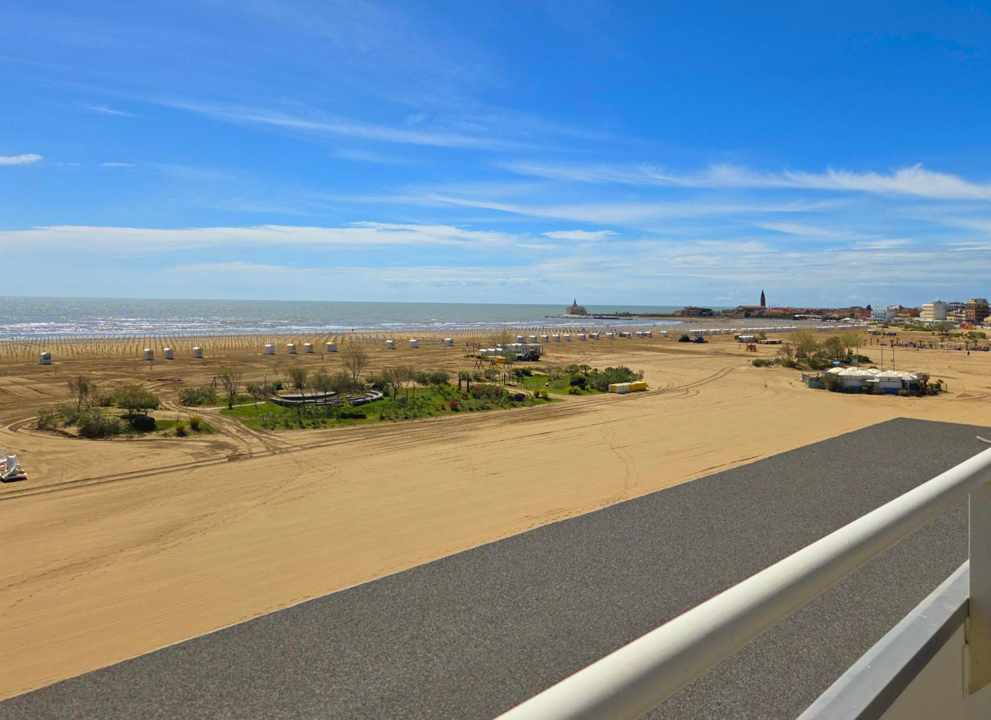 Hotel Lux Caorle Bagian luar foto