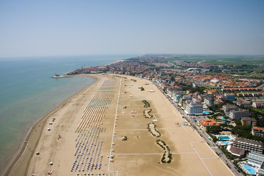 Hotel Lux Caorle Bagian luar foto