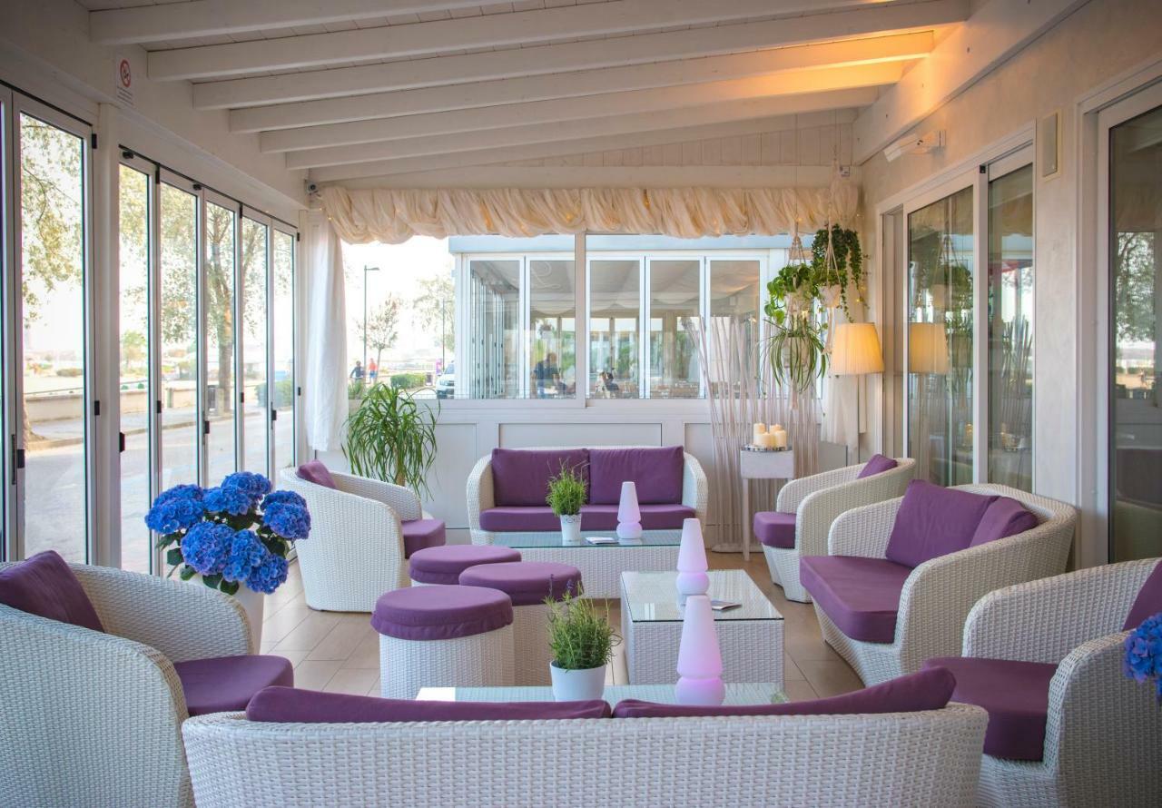 Hotel Lux Caorle Bagian luar foto